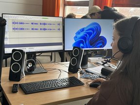 Die Teilnehmer produzieren selbst einen Podcast